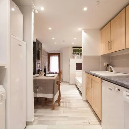 Apartment Atribord In Old Town Near Beach And Marina